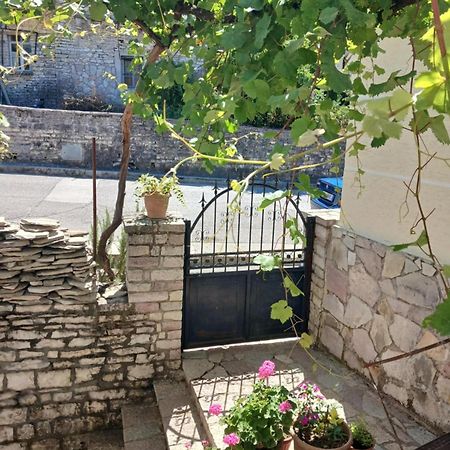 Eniguesthouse Gjirokastër Exterior foto