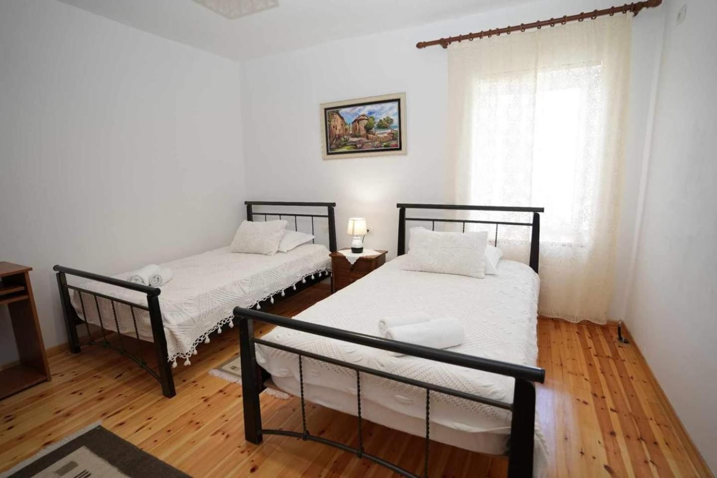 Eniguesthouse Gjirokastër Exterior foto