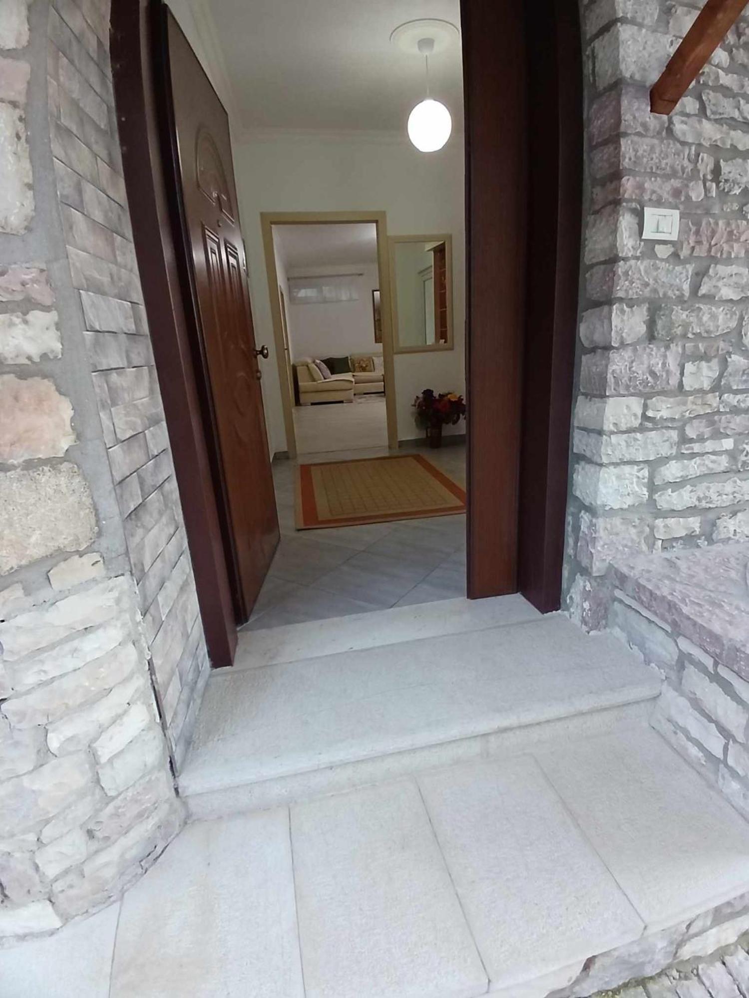 Eniguesthouse Gjirokastër Exterior foto
