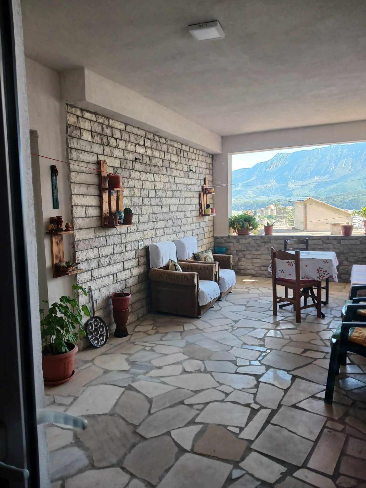 Eniguesthouse Gjirokastër Exterior foto